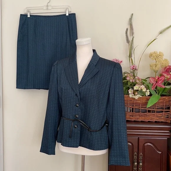 Tahari blue w black pattern skirt set